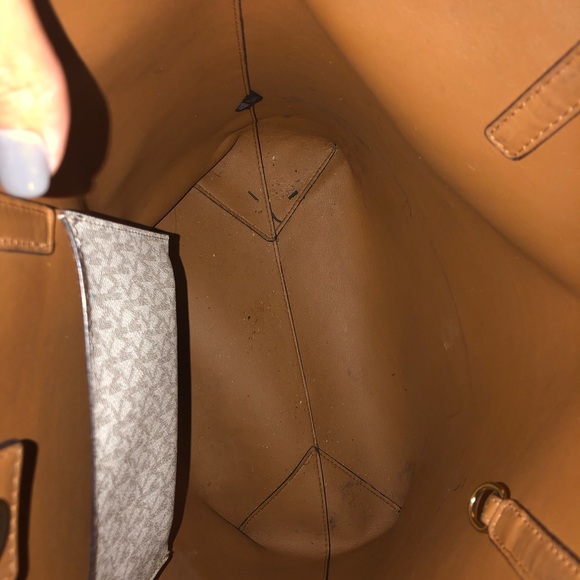 Michael Kors tote - Picture 3 of 6